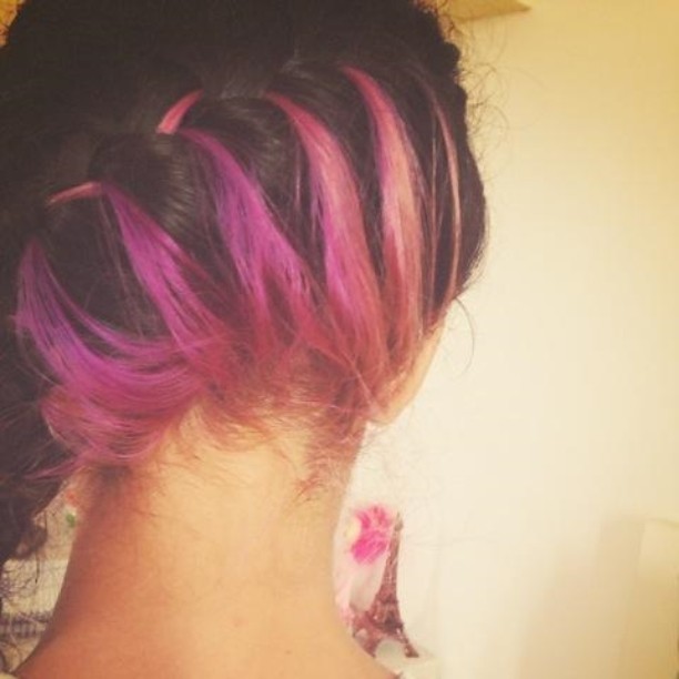 mecha colorida por baixo do cabelo