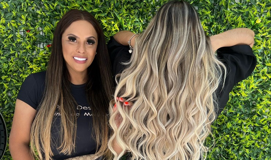 1. Mega Hair: Guia Completo de Aplicação e Cuidados
2. Fita Adesiva vs. Ponto Americano: Qual o Melhor para Você?
3. Cabelo Humano vs. Bio Fibra: Entenda as Diferenças e Custos
4. Manutenção do Mega Hair: Dicas Essenciais para Durabilidade
5. Mega Hair: Fatores que Influenciam o Preço Final