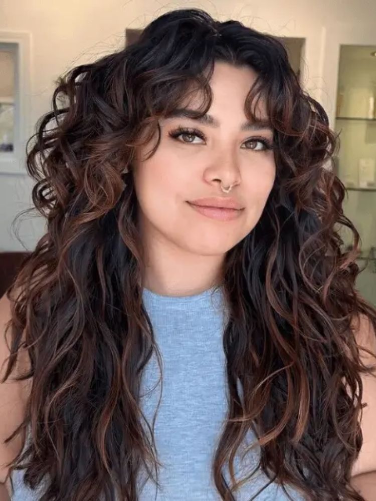 cortes de cabelo ondulado que estao na moda 2025