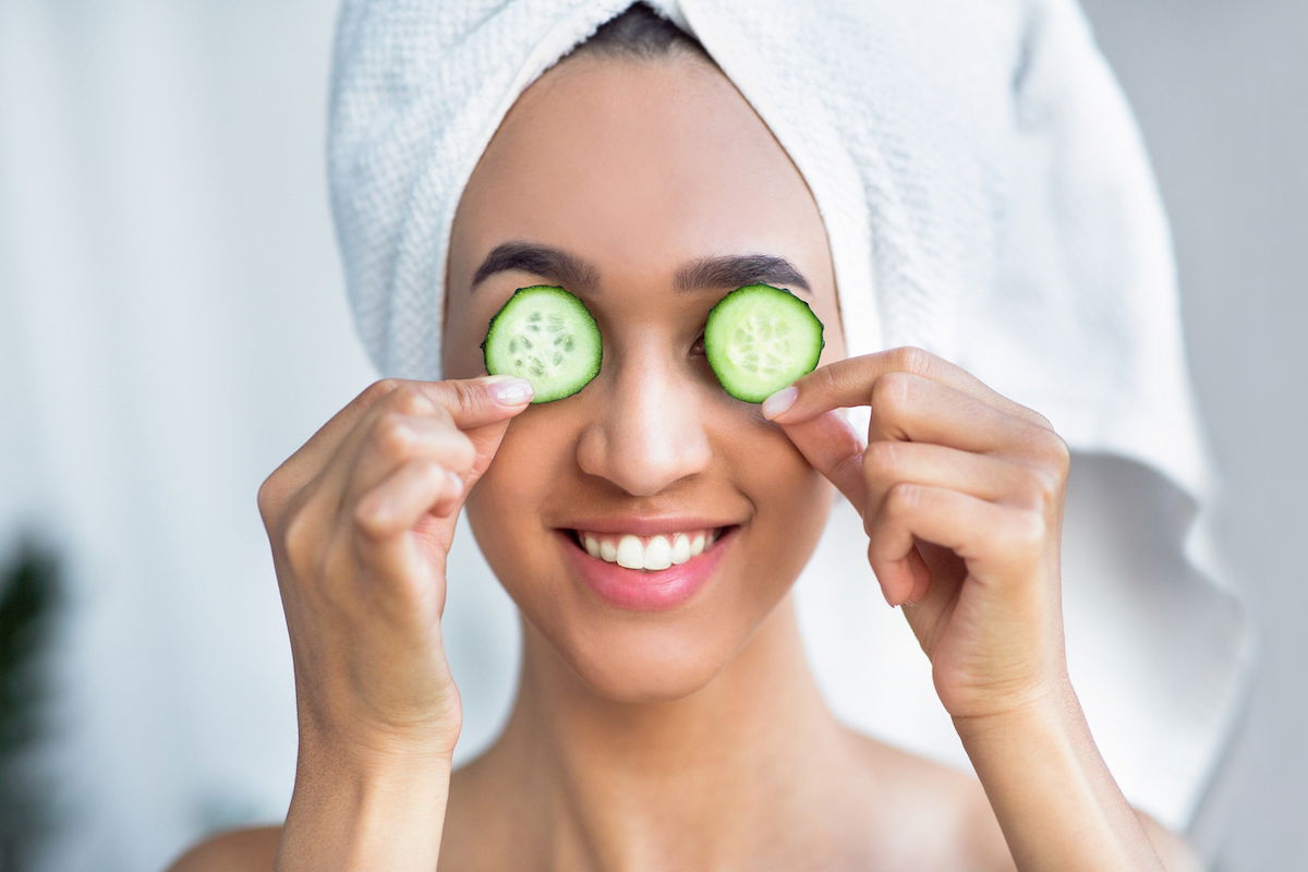 melhores truques para desinchar olhos rapido