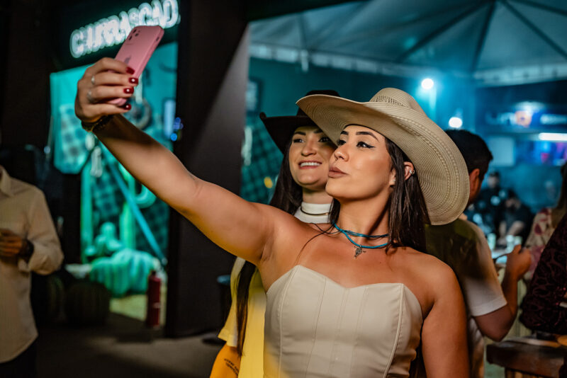 como usar camisa xadrez amarrada show sertanejo