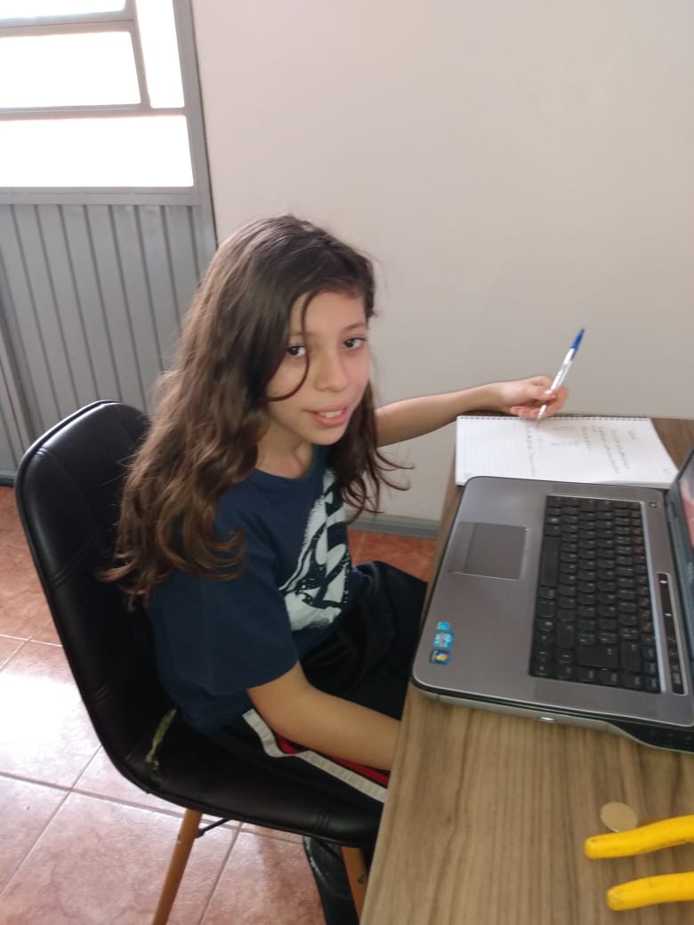 meninos de cabelo grande