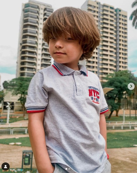 Guia Completo de Cortes de Cabelo Longo para Meninos: Do Surfista ao Low Fade