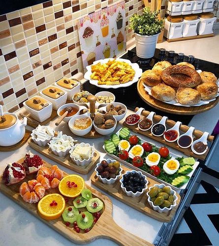 mesa de café da manhã romântica