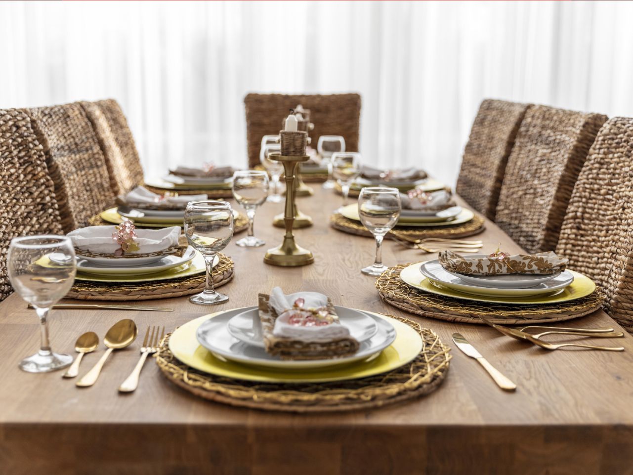 mesa posta para receber amigos