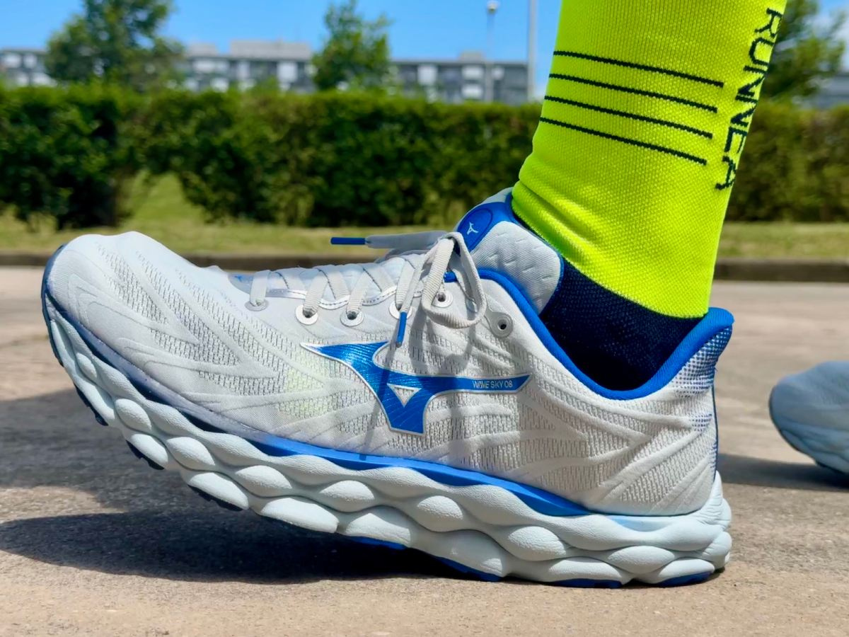 Mizuno Wave Sky 6