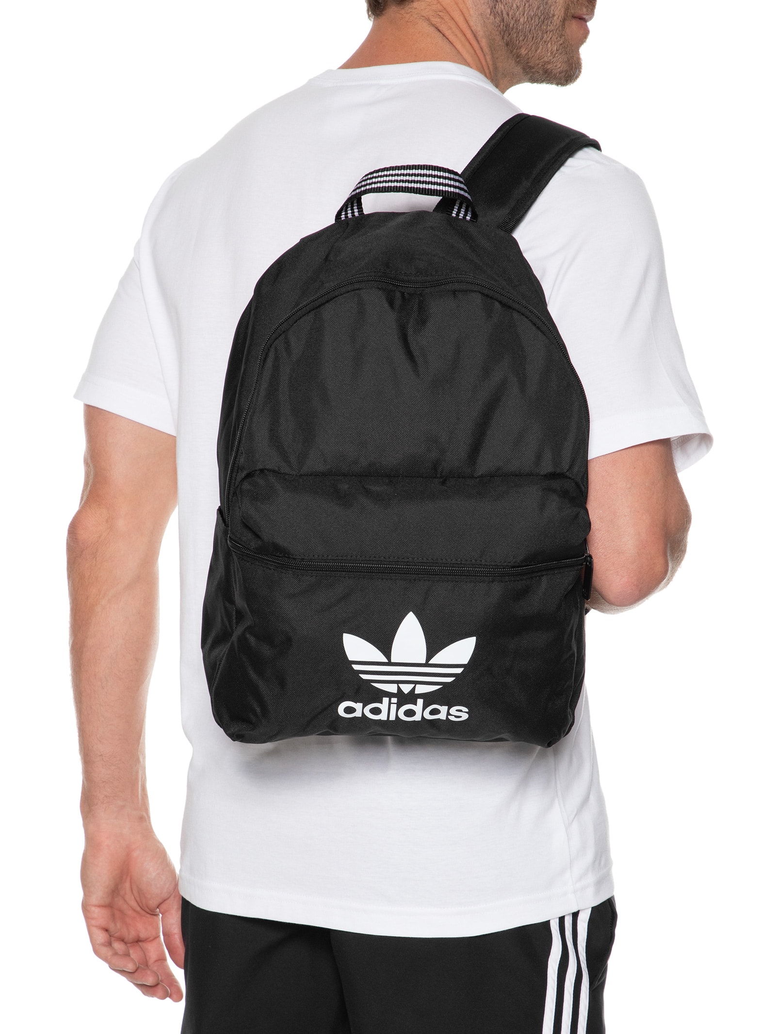 mochila adidas preta pequena