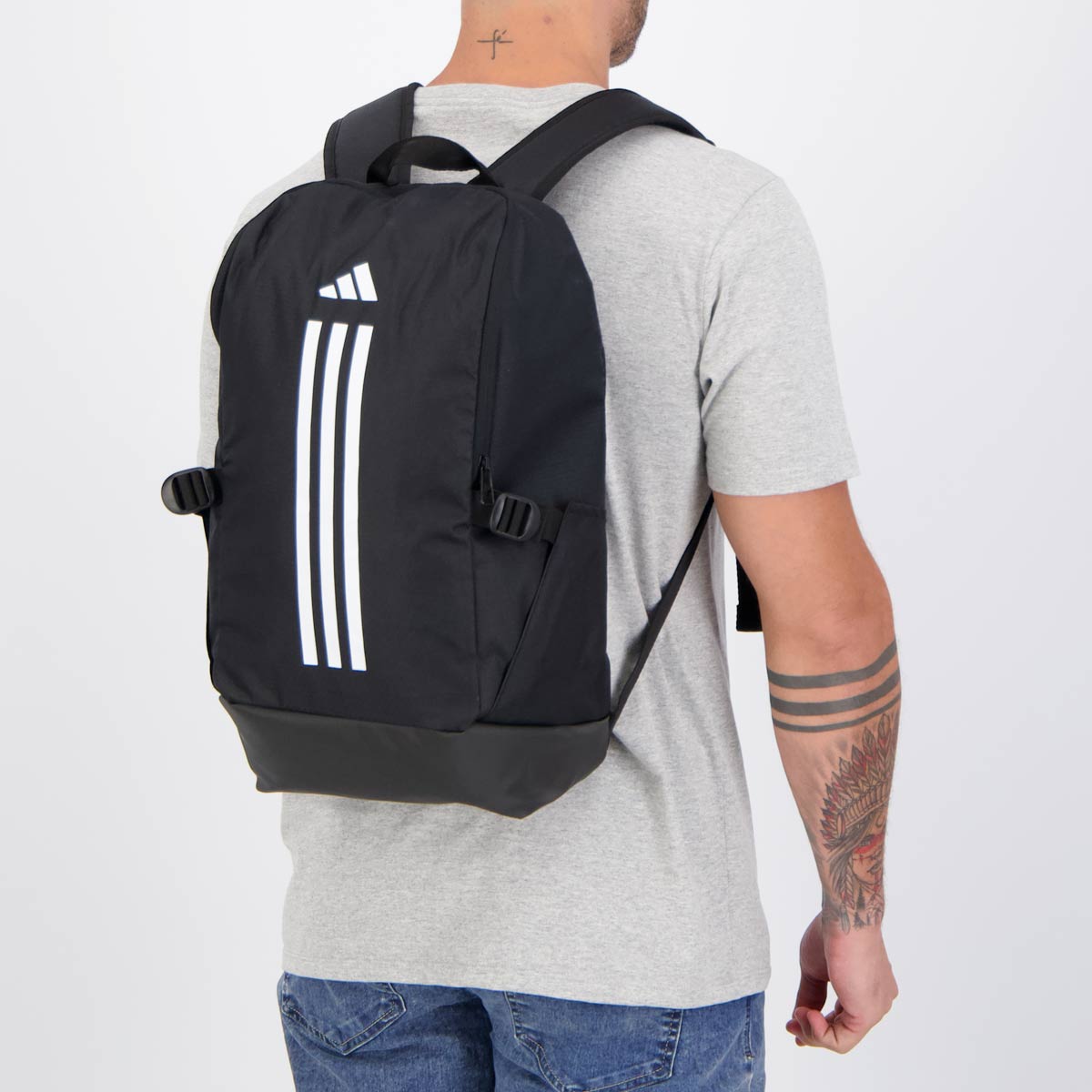 mochila adidas preta estilosa