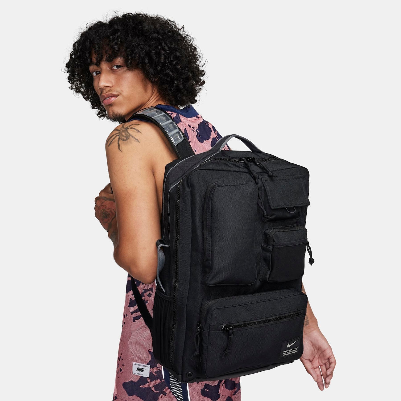 mochila nike utility pequena