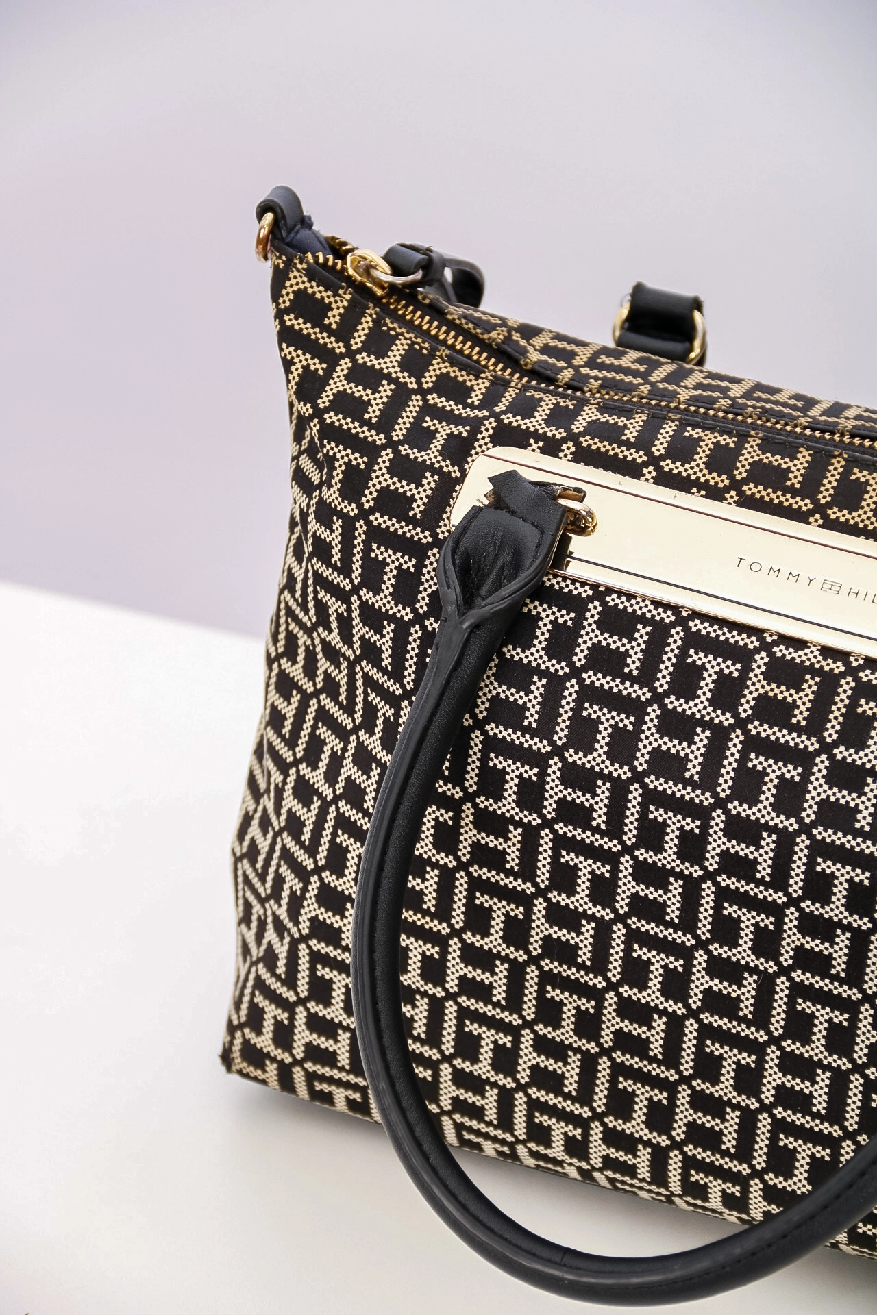 mochila Tommy Hilfiger preta