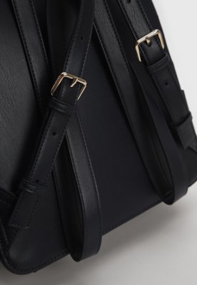 mochila Tommy Hilfiger pequena