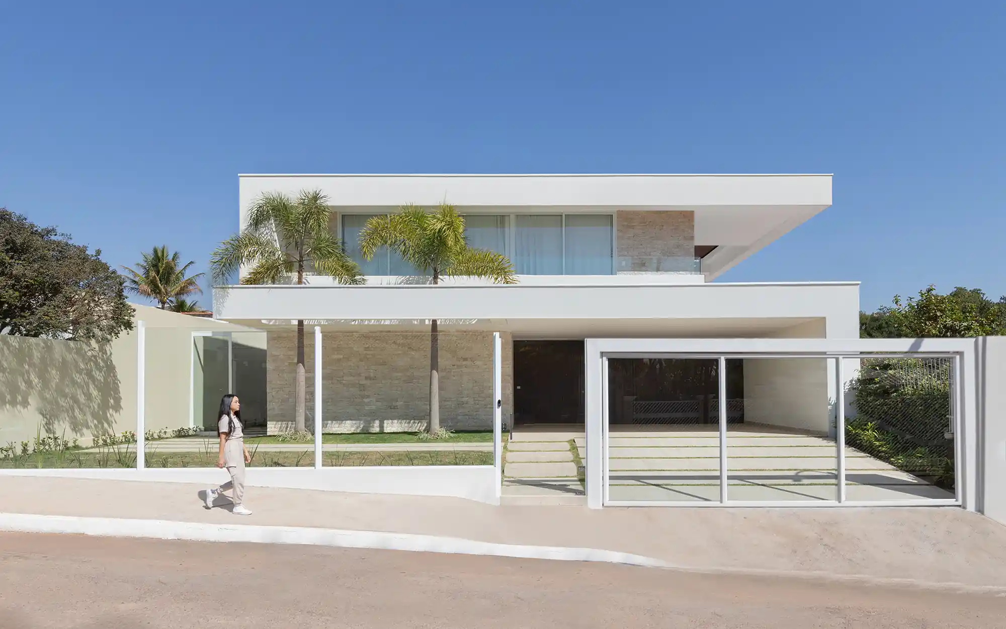 fachada de casa moderna com muro