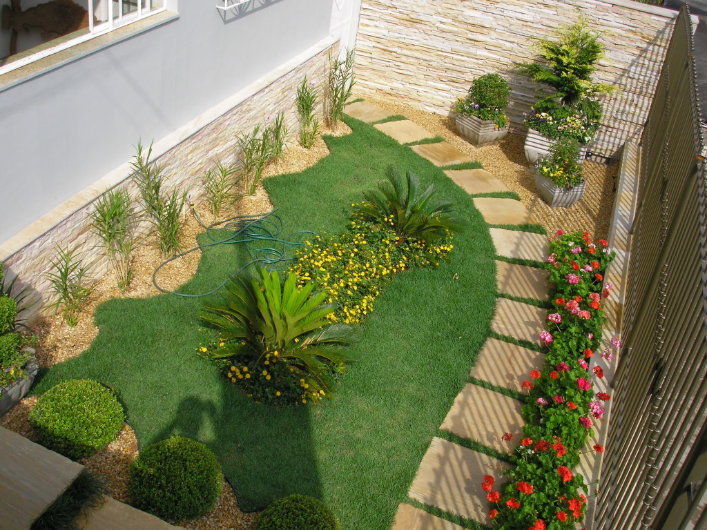 jardim de pedra na entrada