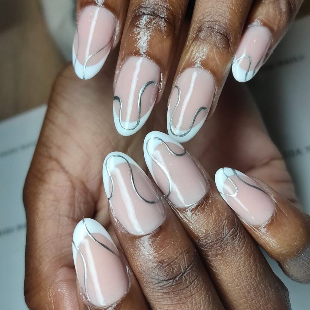 Francesinha invertida (reverse french, moon nails)