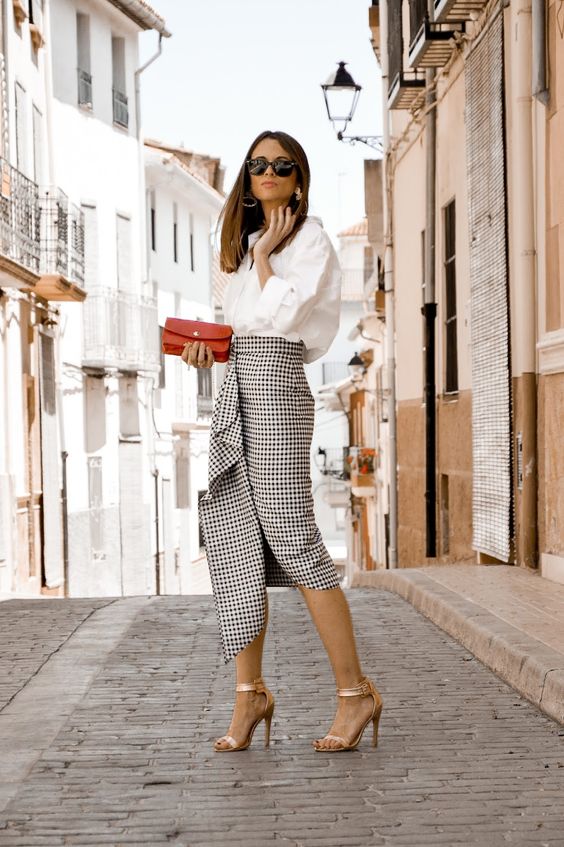 Guia Completo: Como Escolher a Saia Perfeita para Cada Tipo de Corpo