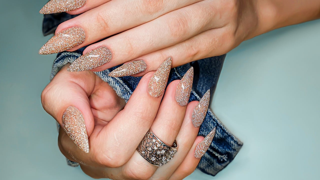 unhas de gel minimalistas