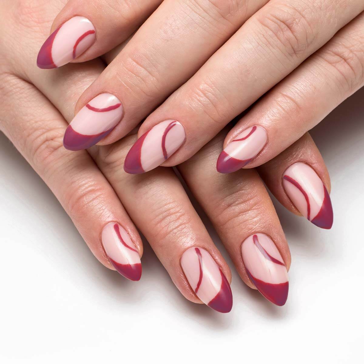Efeito Cat Eye nas Unhas: Guia de Aplicação e Melhores Géis Magnéticos