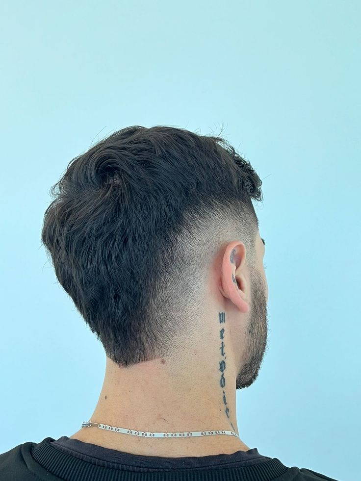 Penteado moicano cabelo ondulado