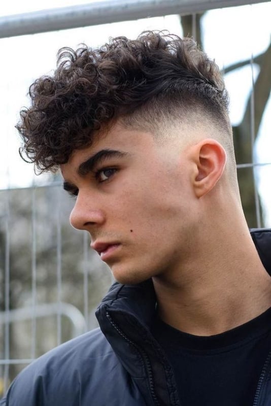 Moicano masculino cabelo ondulado