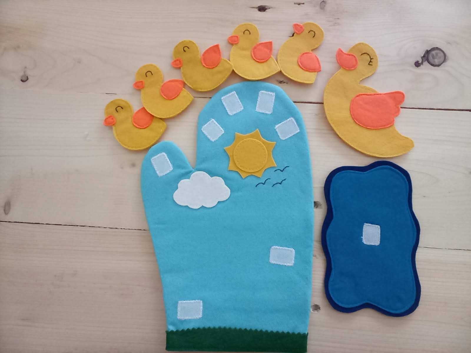 Como fazer a luva dos 5 Patinhos com materiais reciclados