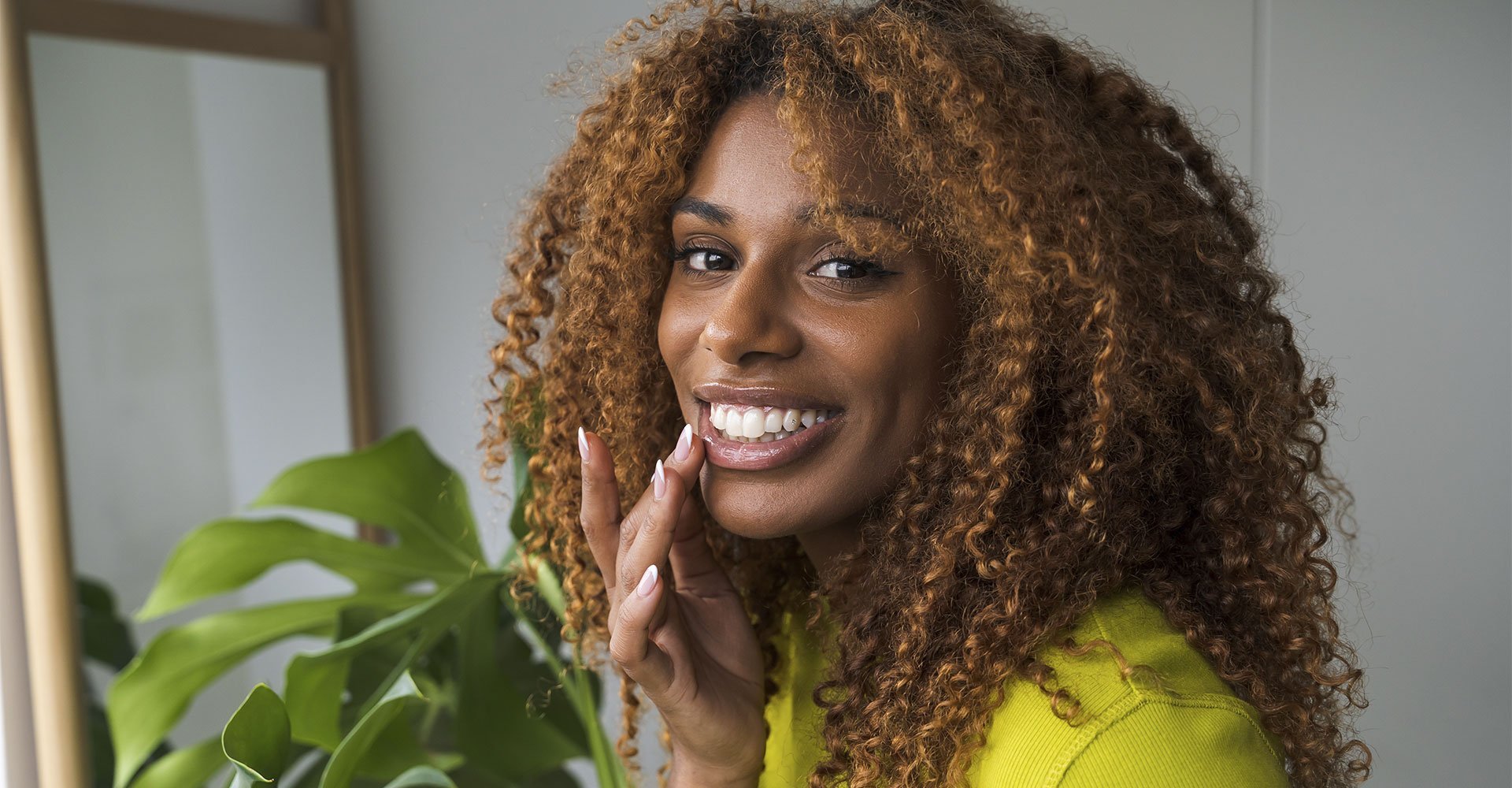 inspiração de cabelo morena iluminada para 2024