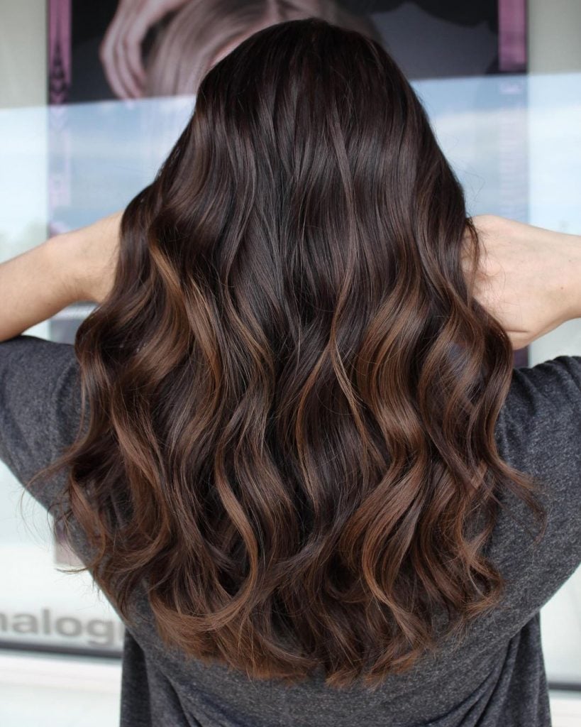morena iluminada cabelo preto antes e depois
