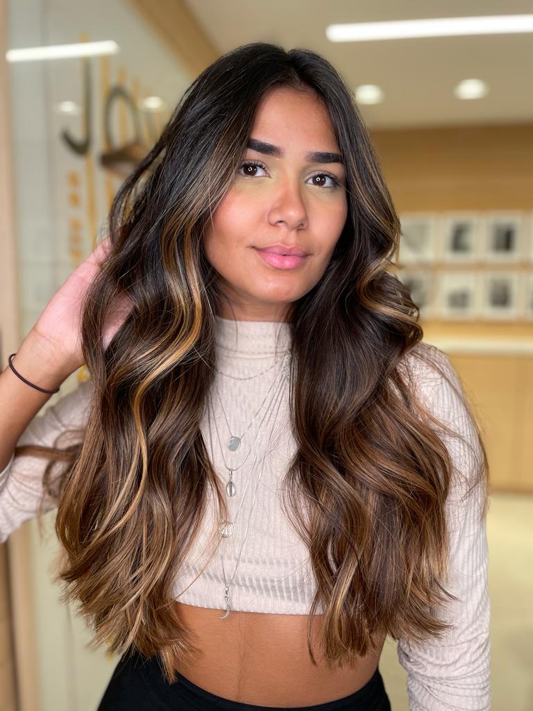 morena iluminada tons de caramelo