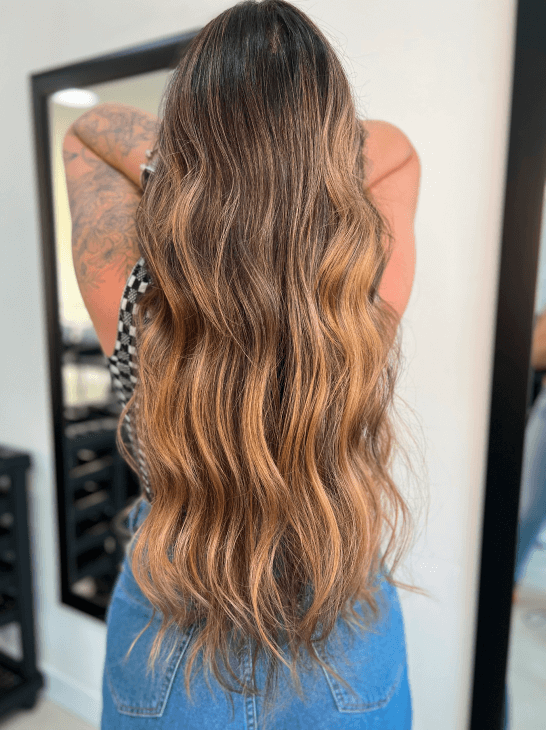 Morena Iluminada Avelã: Guia Completo para Cabelos Cacheados