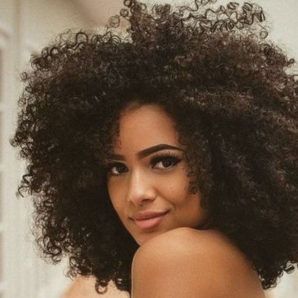 inspiração morena iluminada cabelo cacheado