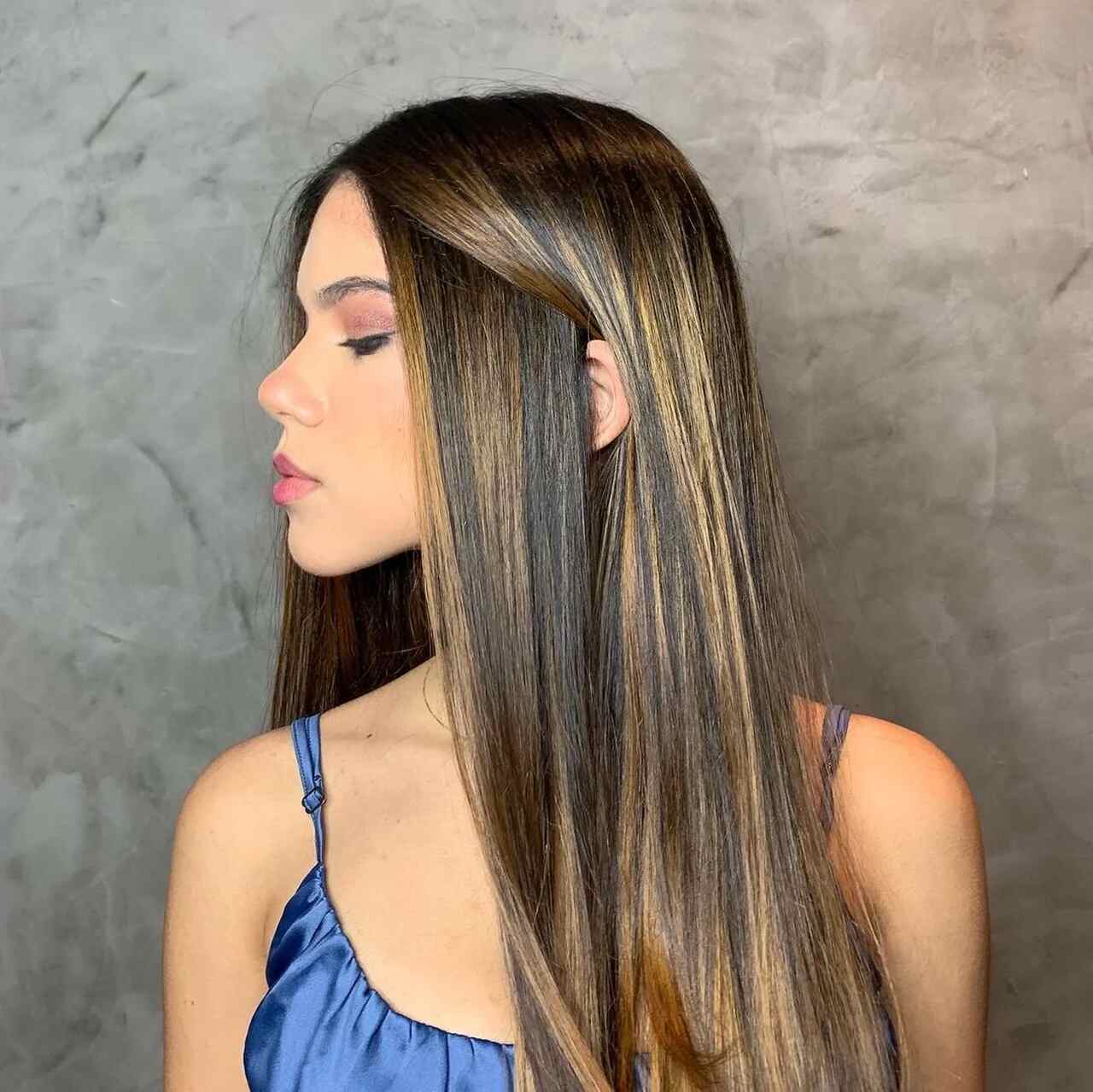 morena iluminada cabelo liso natural