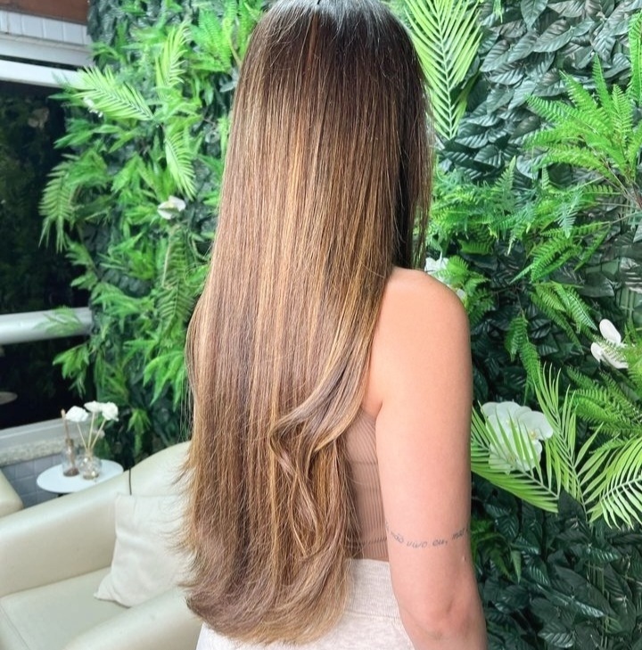 morena iluminada cabelo liso castanho