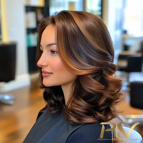 inspiração morena iluminada cabelo curto pixie