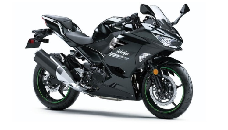 moto preta custom grande