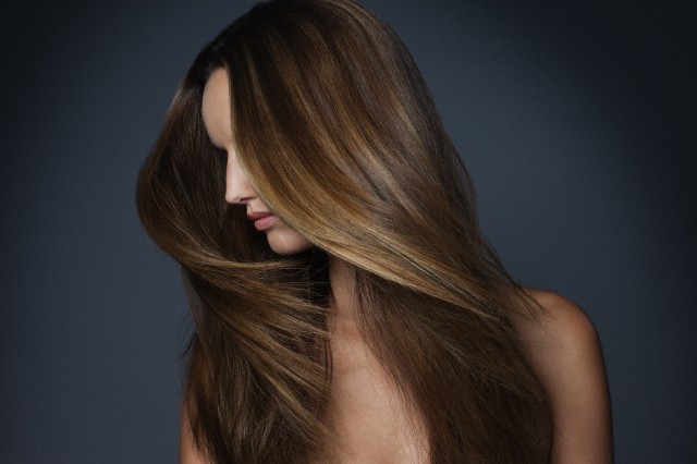 Rotina Essencial de Cuidados para Manter o Cabelo Liso Saudável e com Brilho