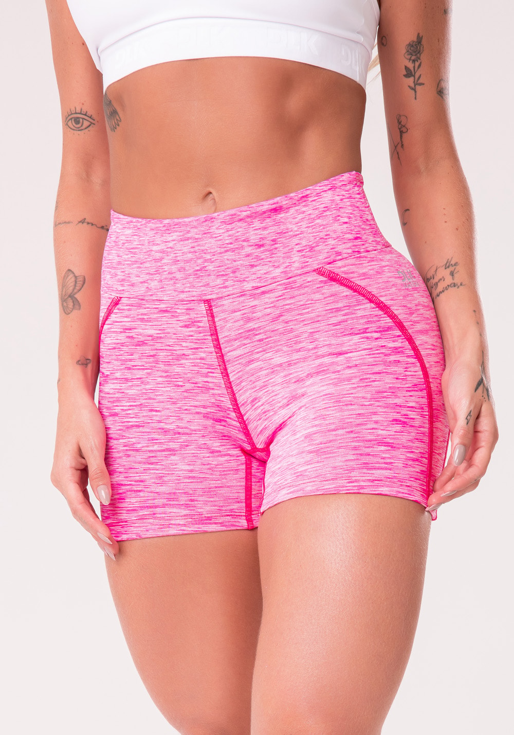 short curto feminino de couro