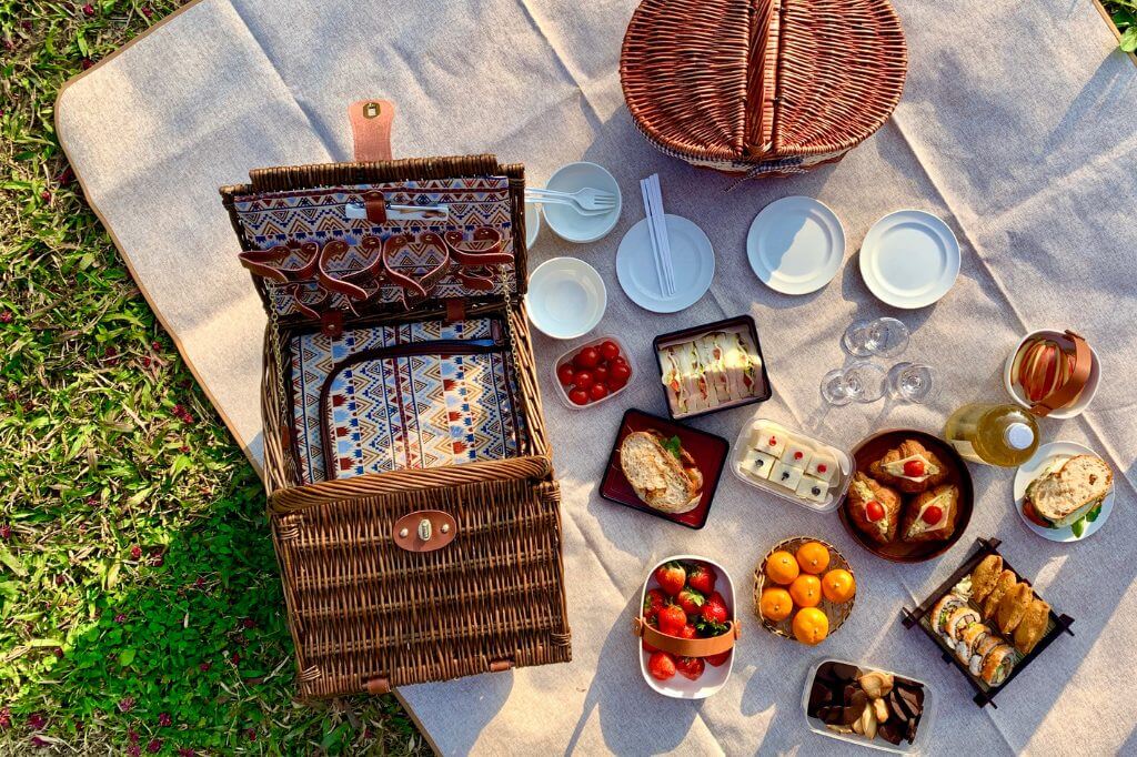 como fazer espetinhos de frutas para piquenique