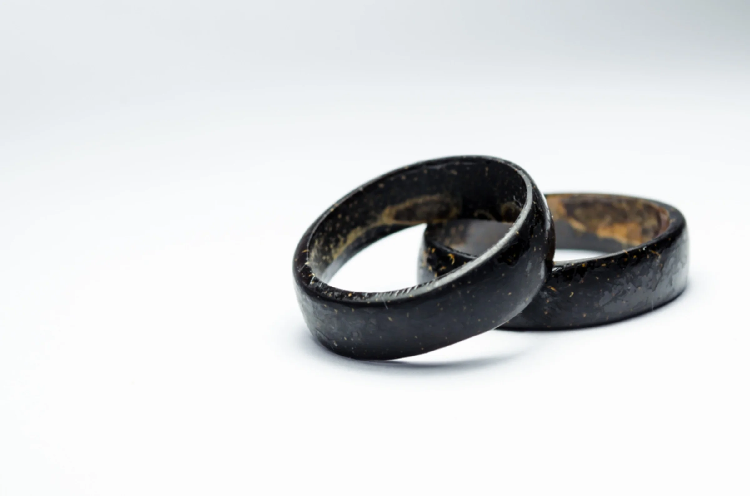 Anel de Coco e Teologia da Libertação: Um Símbolo de Fé e Luta Social