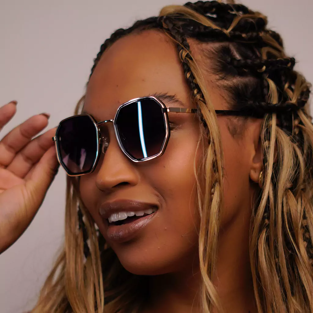 Lentes Degradê vs. Cor Total: Qual a Melhor Opção para Seus Óculos de Sol?