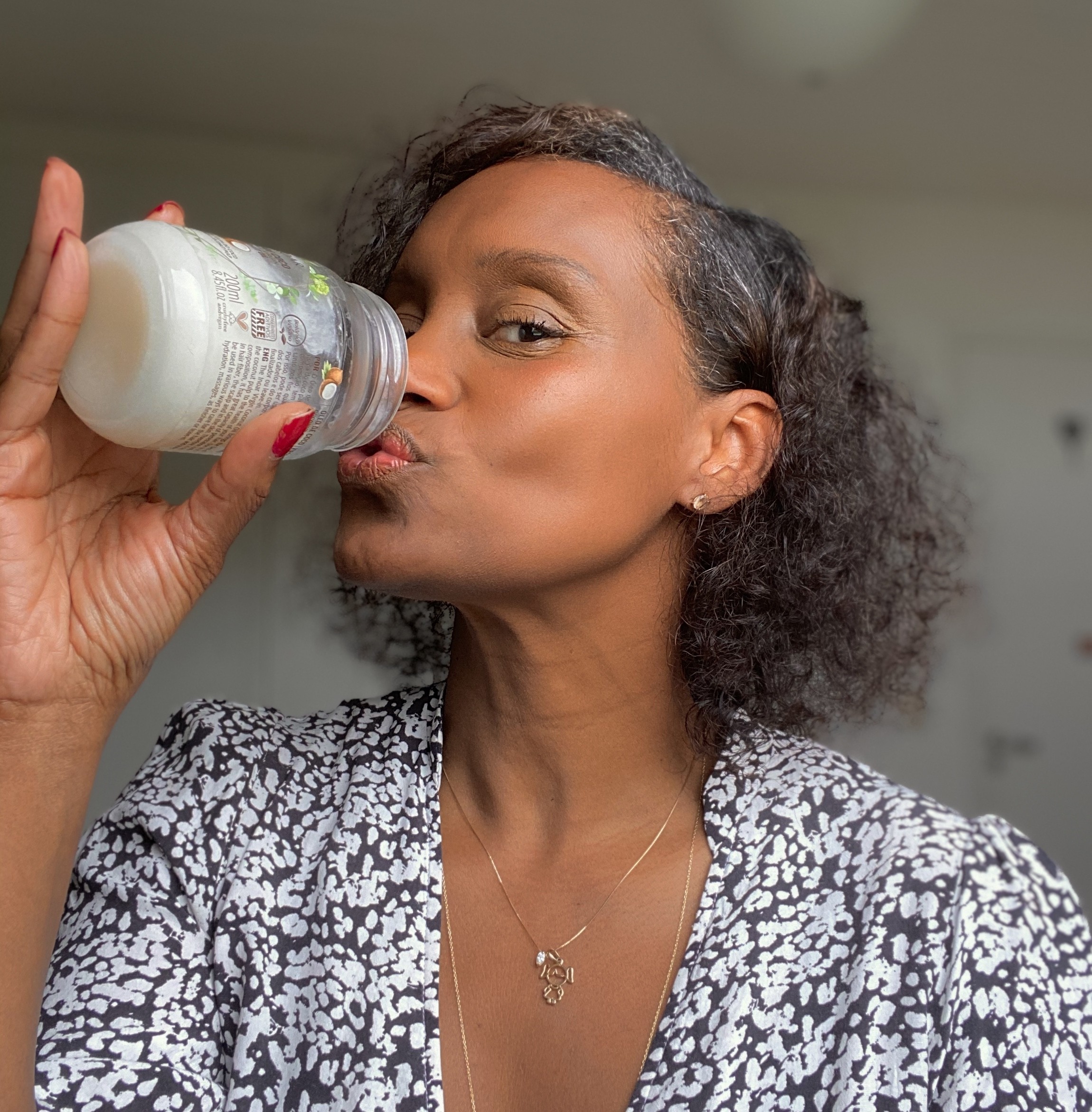 Óleo de Coco: Aliado ou Vilão para a Queda de Cabelo?