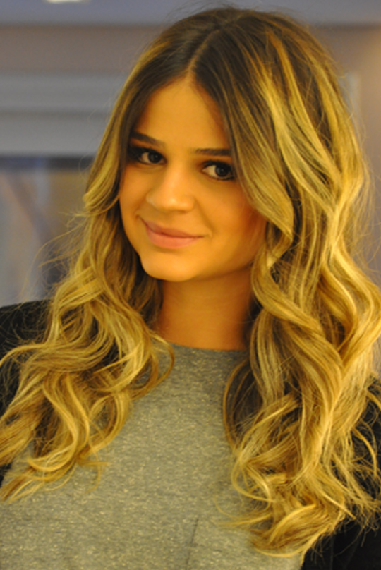 Descubra os Segredos do Ombre Hair Loiro Neutro Quente de Thássia Naves