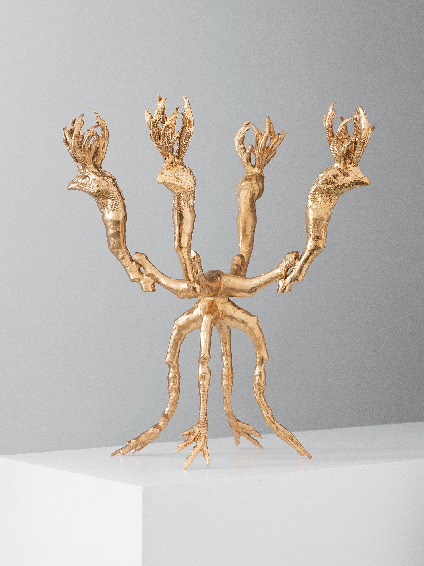 5 ideias de títulos:
1. Biofilia e Luxo Habitável: As Tendências de Design de Interiores para 2026
2. Cores e Materiais Naturais: A Paleta de Design para 2026
3. Móveis Icônicos e Clássicos: O Legado do Design em 2026
4. Marcenaria Tecnológica: A Integração do Futuro no Design de Interiores
5. Onde Encontrar Design Assinado no Brasil: Lojas e Marcas Essenciais