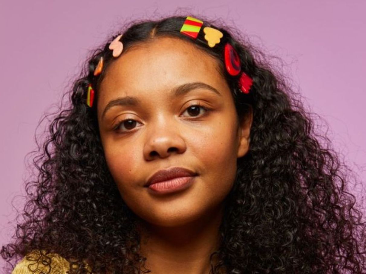 Guia Completo: Como Usar Mini Piranhas e Presilhas Borboleta em Cabelos Cacheados