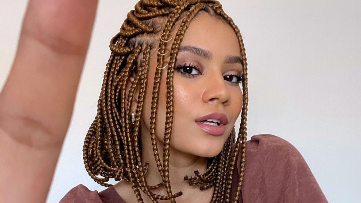 Produtos Essenciais para Finalizar Cabelos Cacheados no Estilo Anos 2000