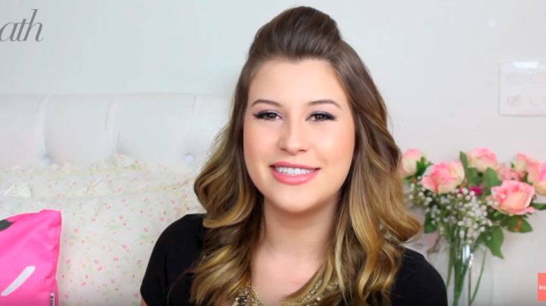 Moicano Feminino com Topete: Ousadia e Estilo em um Penteado Marcante