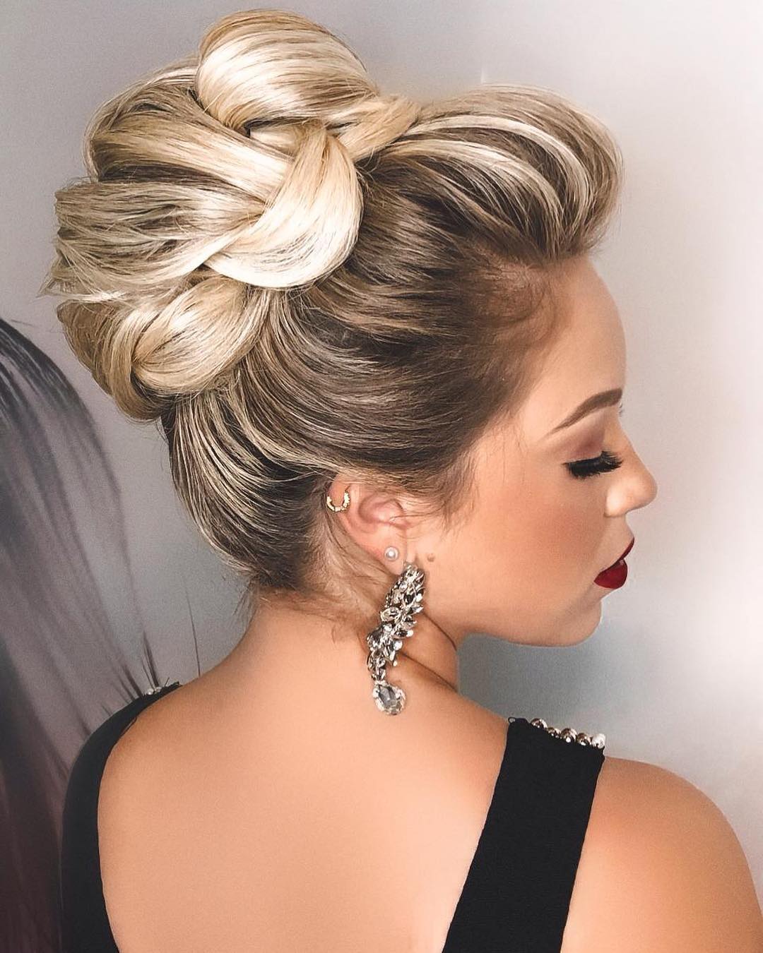 Rabo de Cavalo com Topete: Elegância e Praticidade para o Dia a Dia