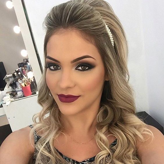 Rabo de Cavalo com Topete: Elegância e Praticidade para o Dia a Dia