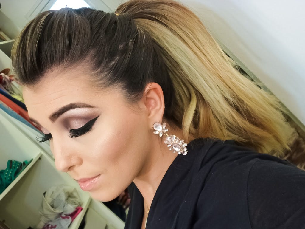 Moicano Feminino com Topete: Ousadia e Estilo em um Penteado Marcante