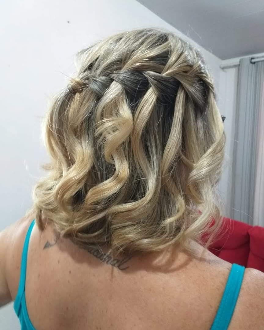Cortes e Penteados para Cabelo Médio que Valorizam o Rosto Redondo