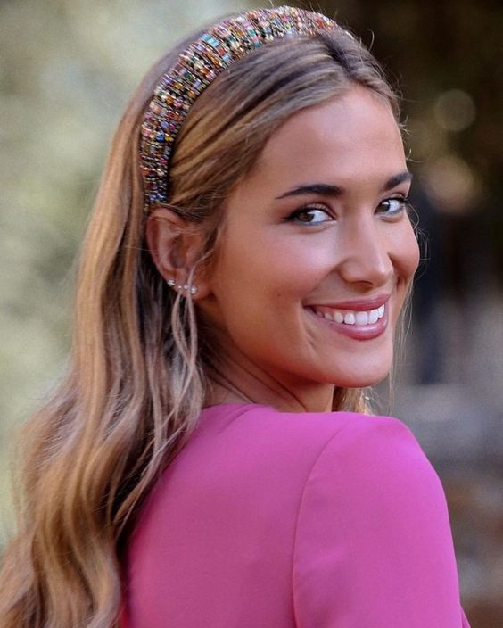 Acabe com a Tiara Escorregadia: Truques Infalíveis de Fixação