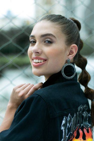 Penteados de Festival que Duram o Dia Todo: Dicas e Produtos